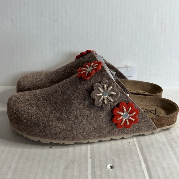 NWT Aventi Made In Spain Flower Padded Sock Clogs - Picture 3 of 7